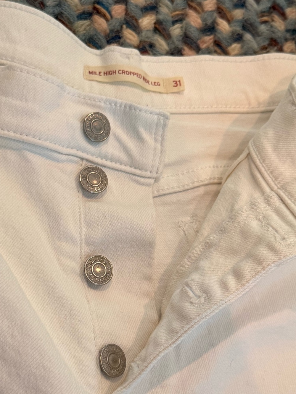 Levi’s Mile High Cropped Wide Leg Button-Fly Pants in White (Size 31) - Picture 2 of 7